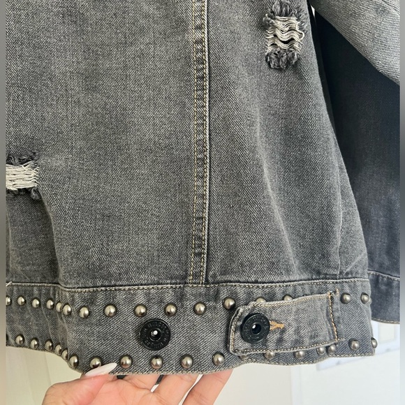 UMGEE Distressed Denim Jacket with non functional Pockets & Studs Large - Picture 4 of 13